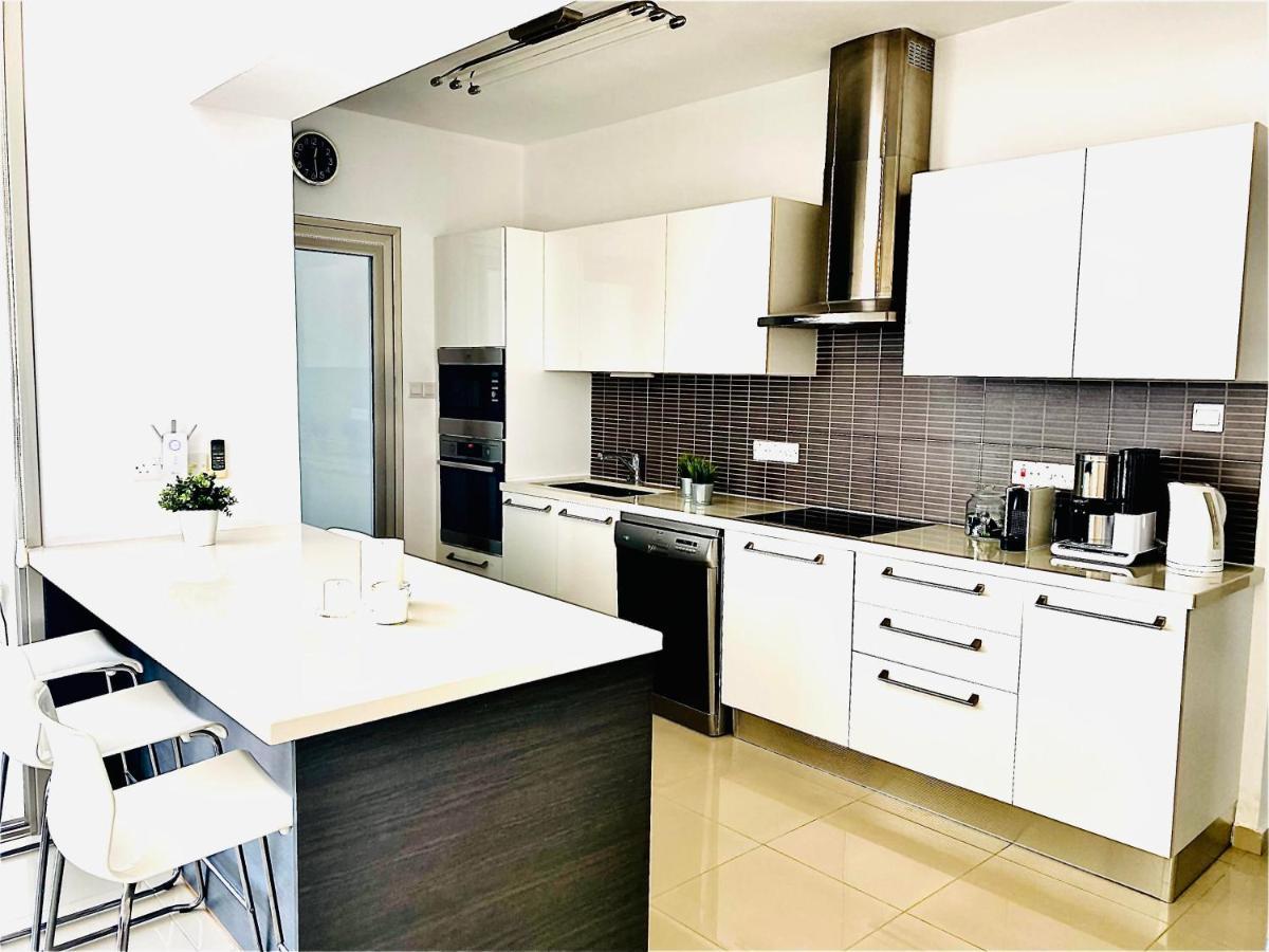 The Penthouse 401 Apartman Lárnaka Kültér fotó